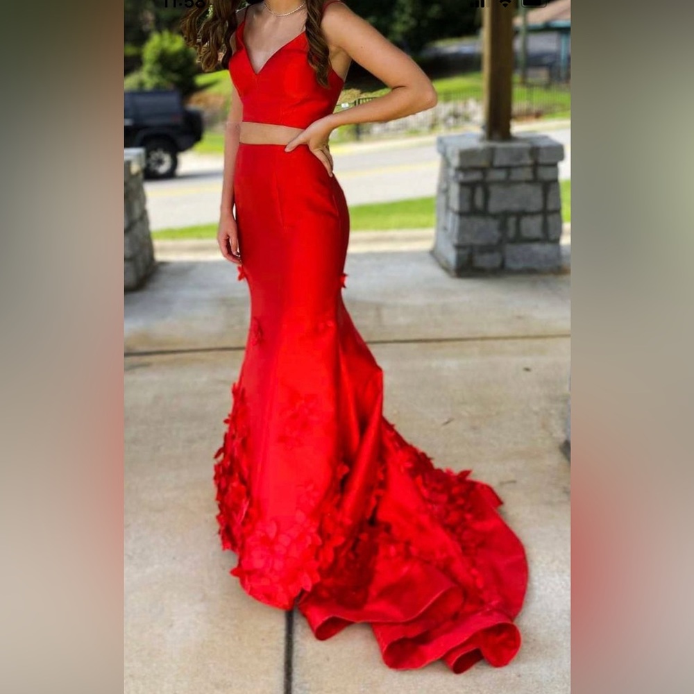 Sherri Hill red prom dress